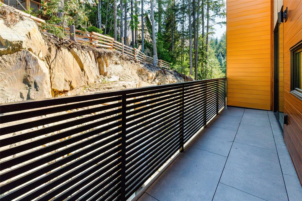 #20 – 2077 Garibaldi Way