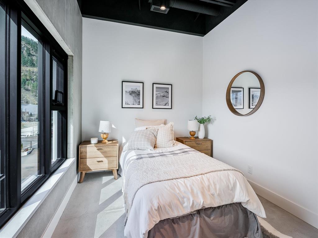 #13 – 7342 Industrial Way