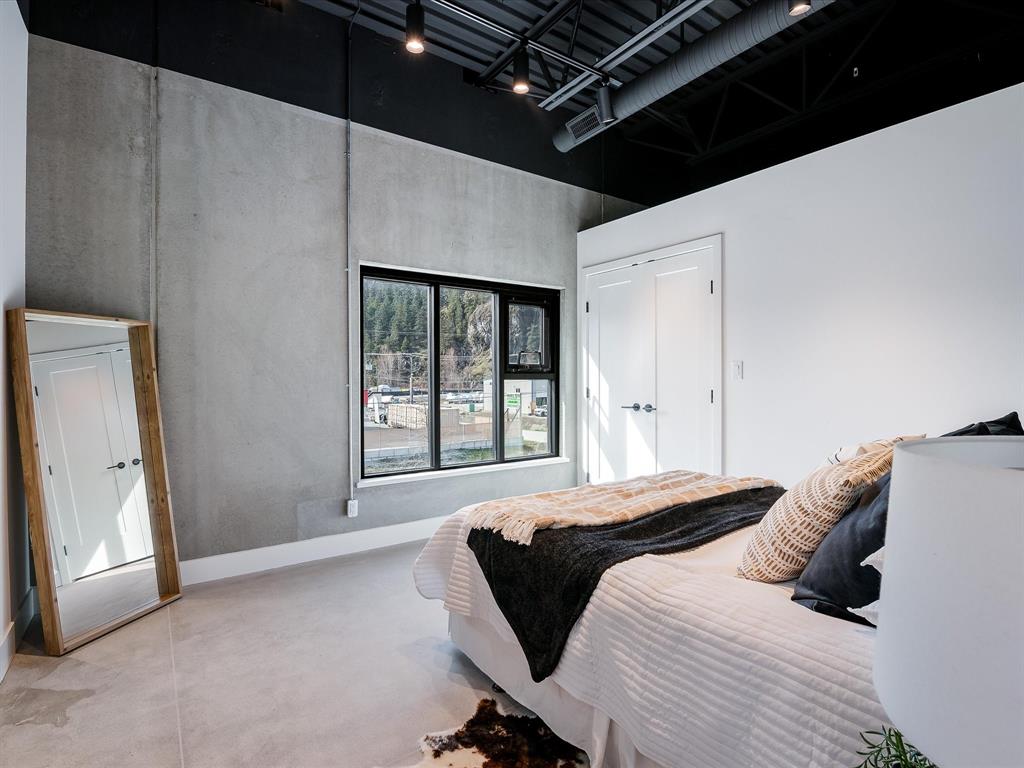 #13 – 7342 Industrial Way