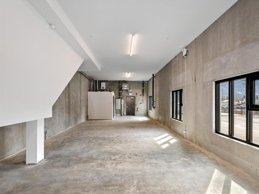 #13 – 7342 Industrial Way