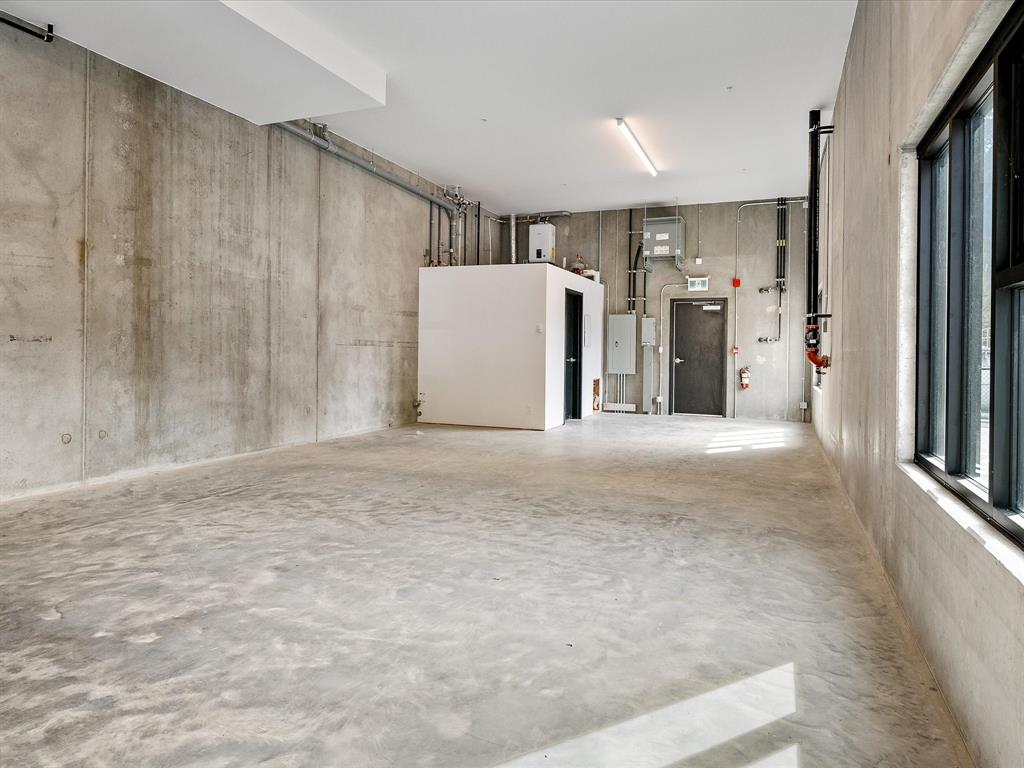 #13 – 7342 Industrial Way