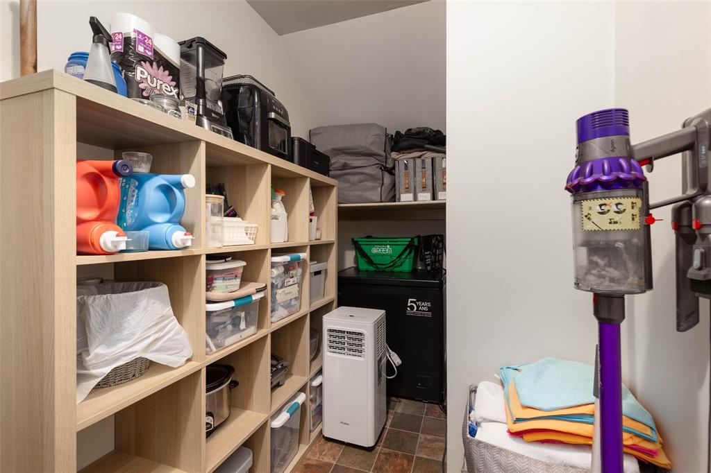 #33 – 7410 Flint Street