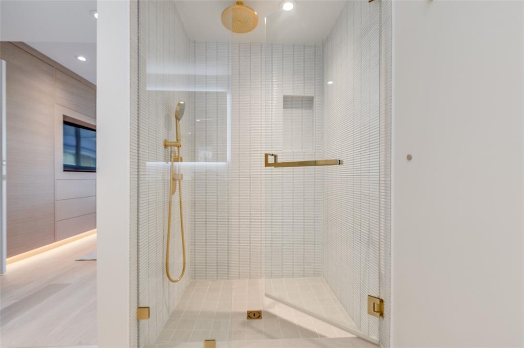 #417 – 4557 Blackcomb Way