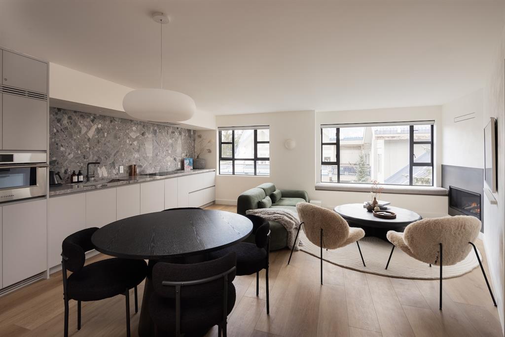 #215 – 4360 Lorimer Road