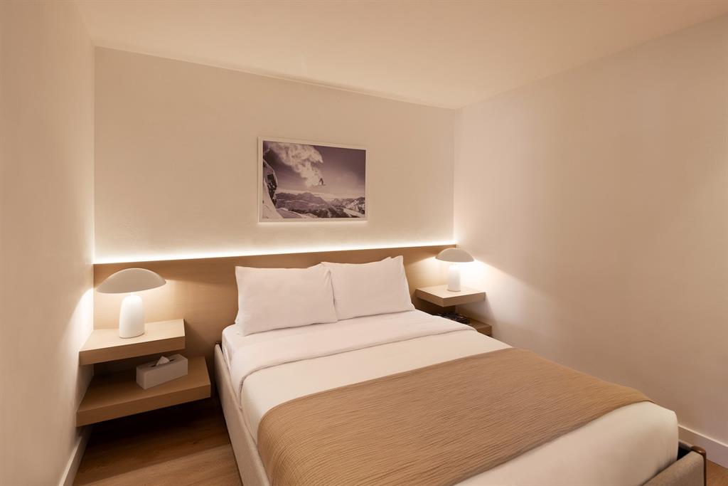 #215 – 4360 Lorimer Road