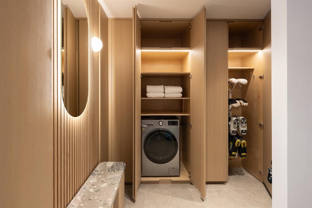 #215 – 4360 Lorimer Road