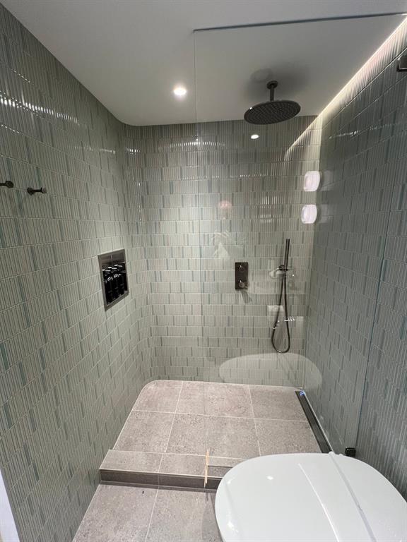 #215 – 4360 Lorimer Road