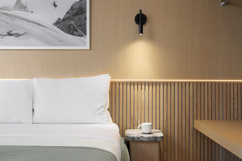 #215 – 4360 Lorimer Road