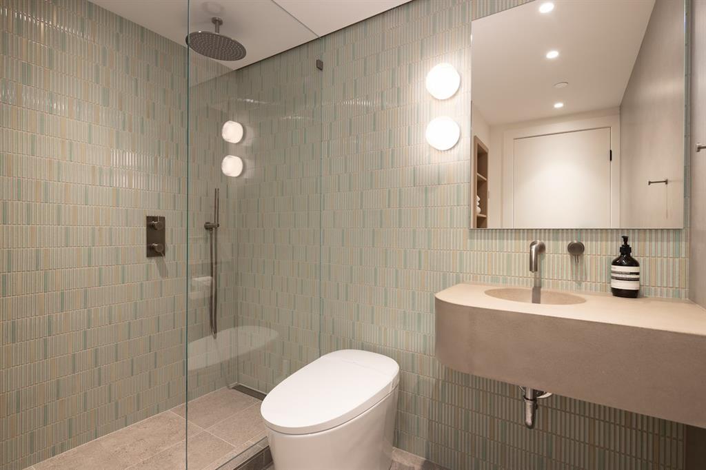 #215 – 4360 Lorimer Road