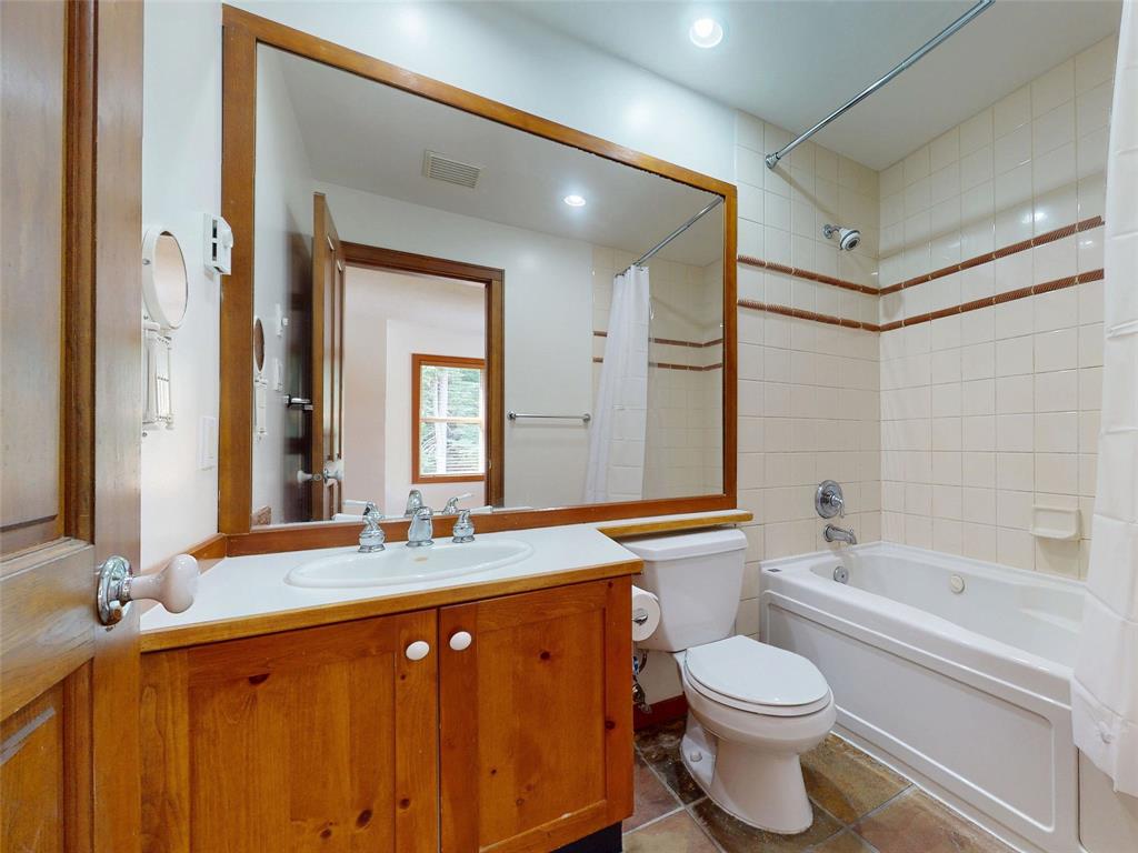 #5 – 4661 Blackcomb Way