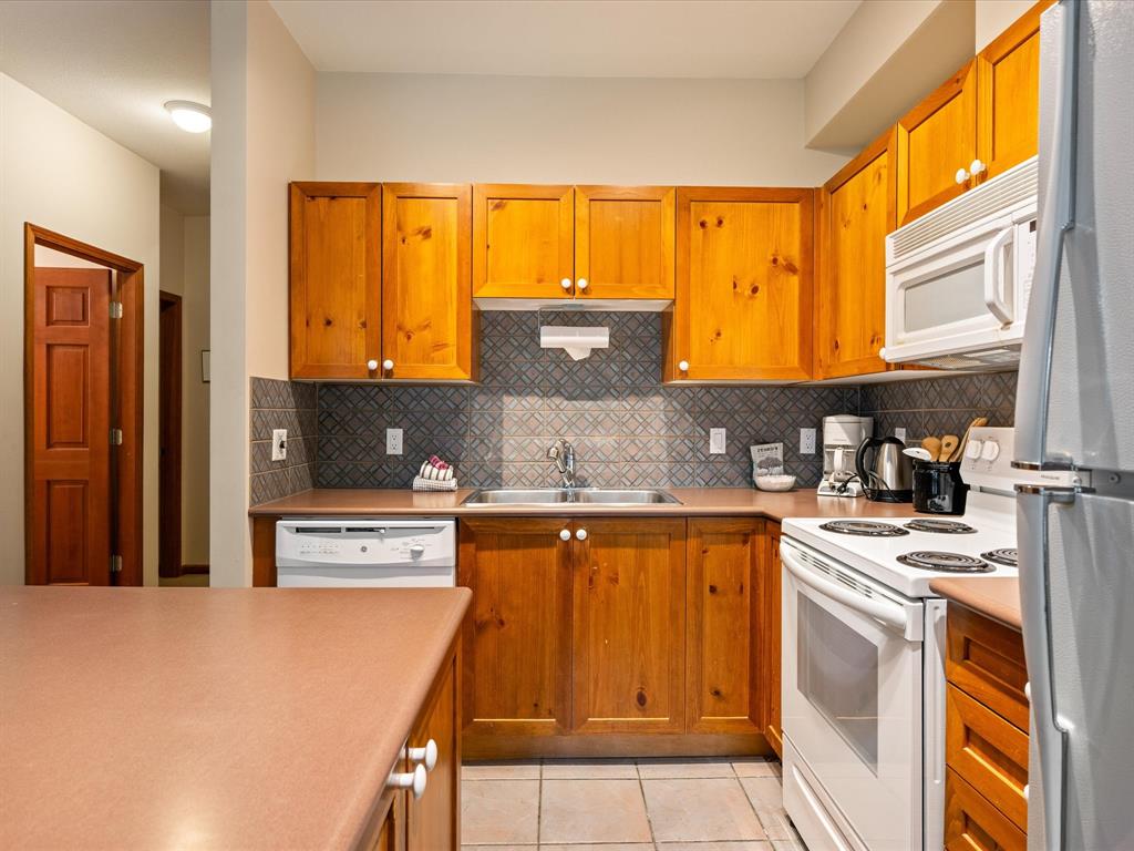 #203 – 3300 Ptarmigan Place