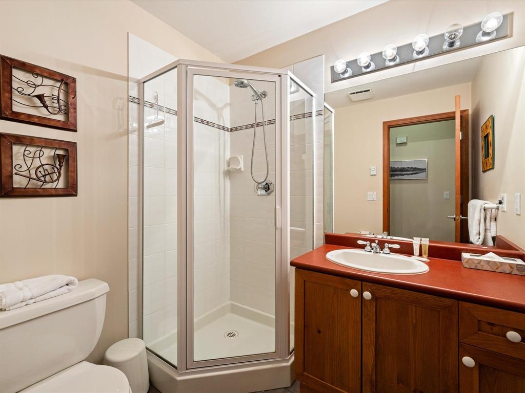 #203 – 3300 Ptarmigan Place