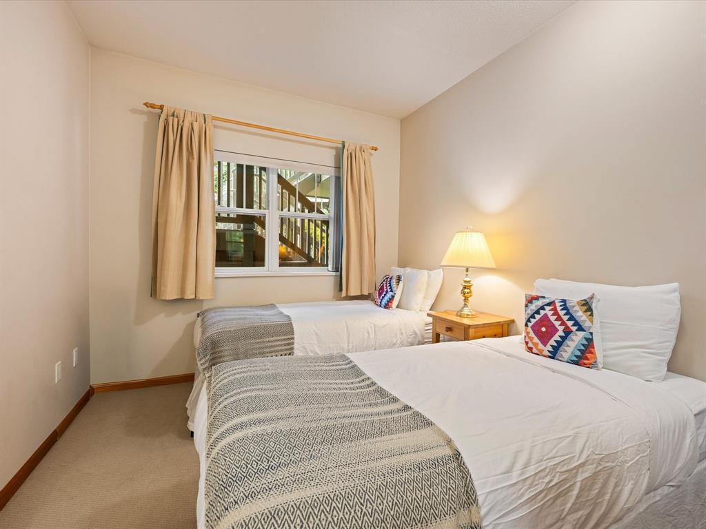 #203 – 3300 Ptarmigan Place