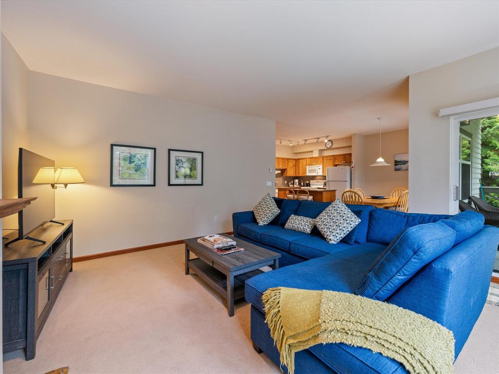 #203 – 3300 Ptarmigan Place