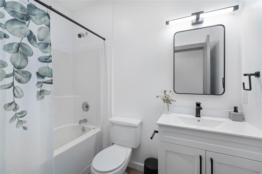 #207 – 1411 Portage Road