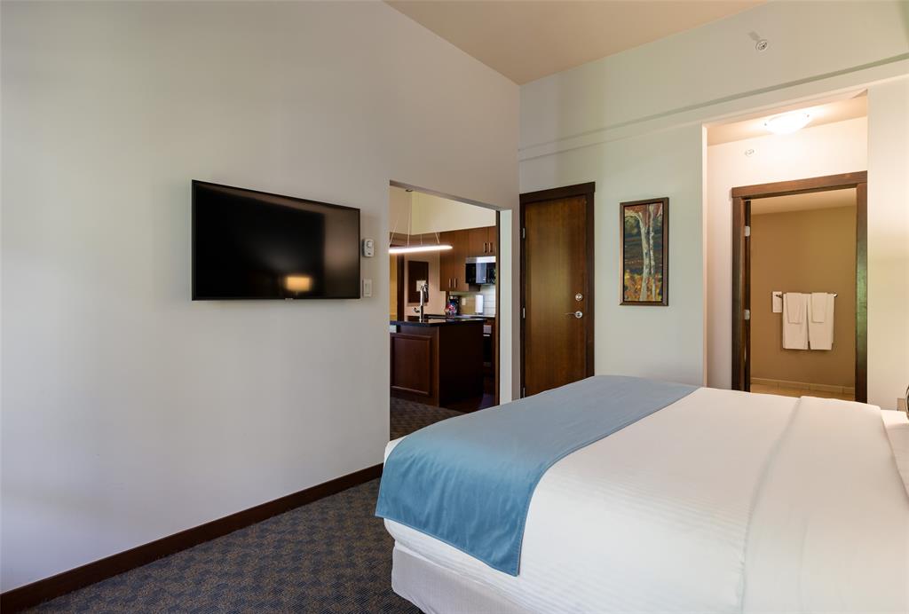 #401C – 2020 London Lane