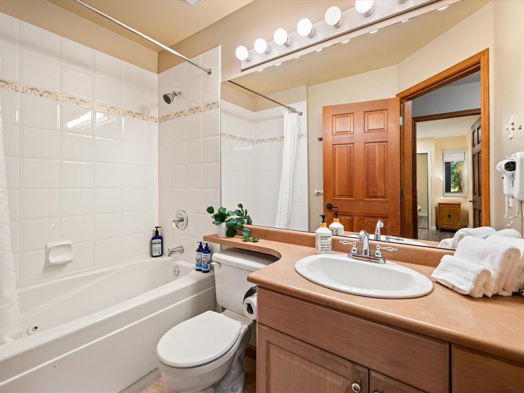 #2 – 4335 Northlands Boulevard