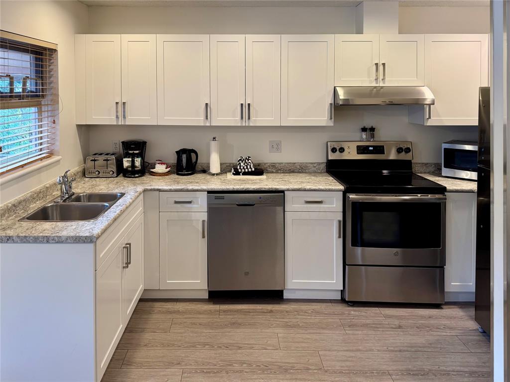 #231 – 2050 Lake Placid Road