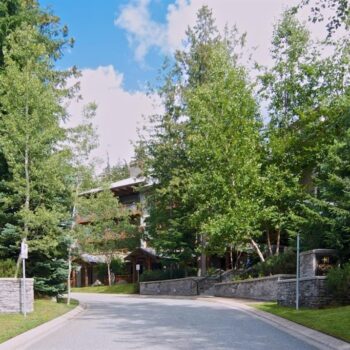 #405 G4 – 4653 Blackcomb Way