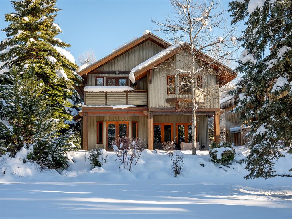 8107 Muirfield Crescent