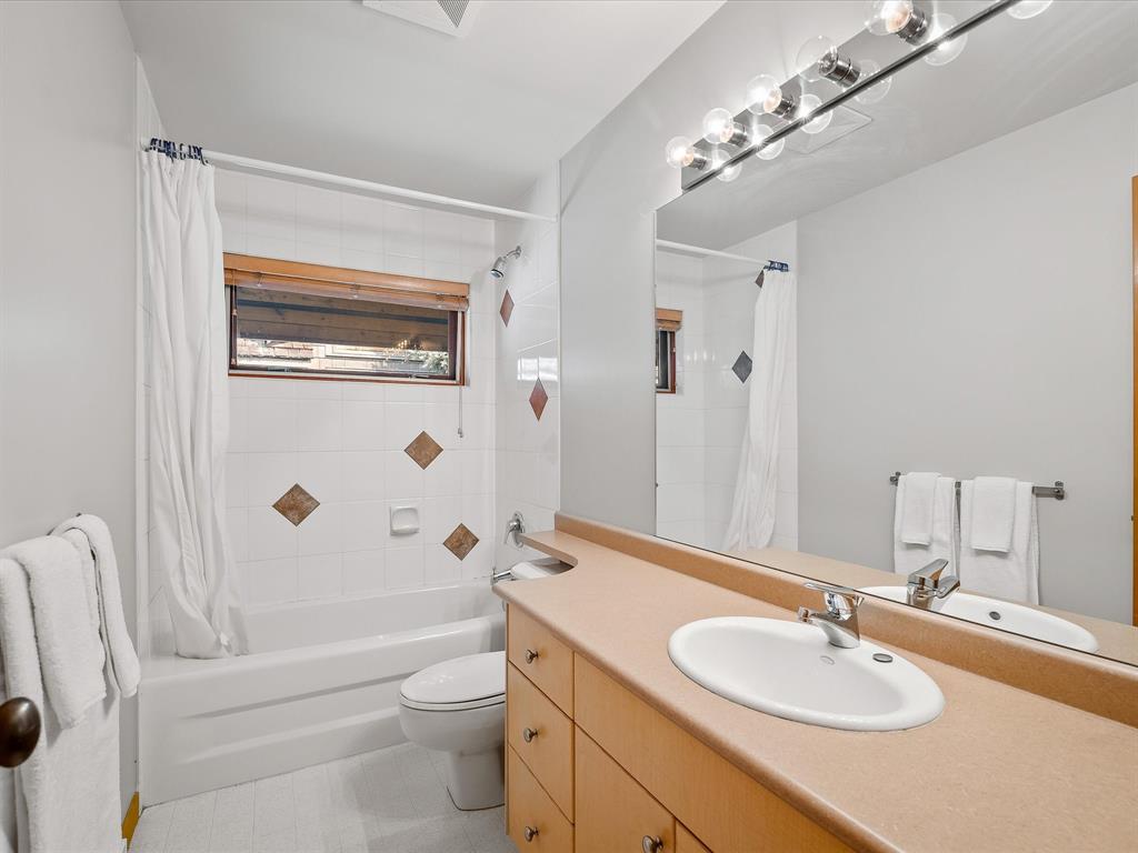 8107 Muirfield Crescent