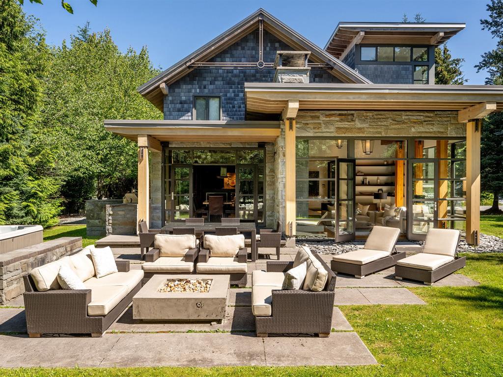 6677 Crabapple Drive