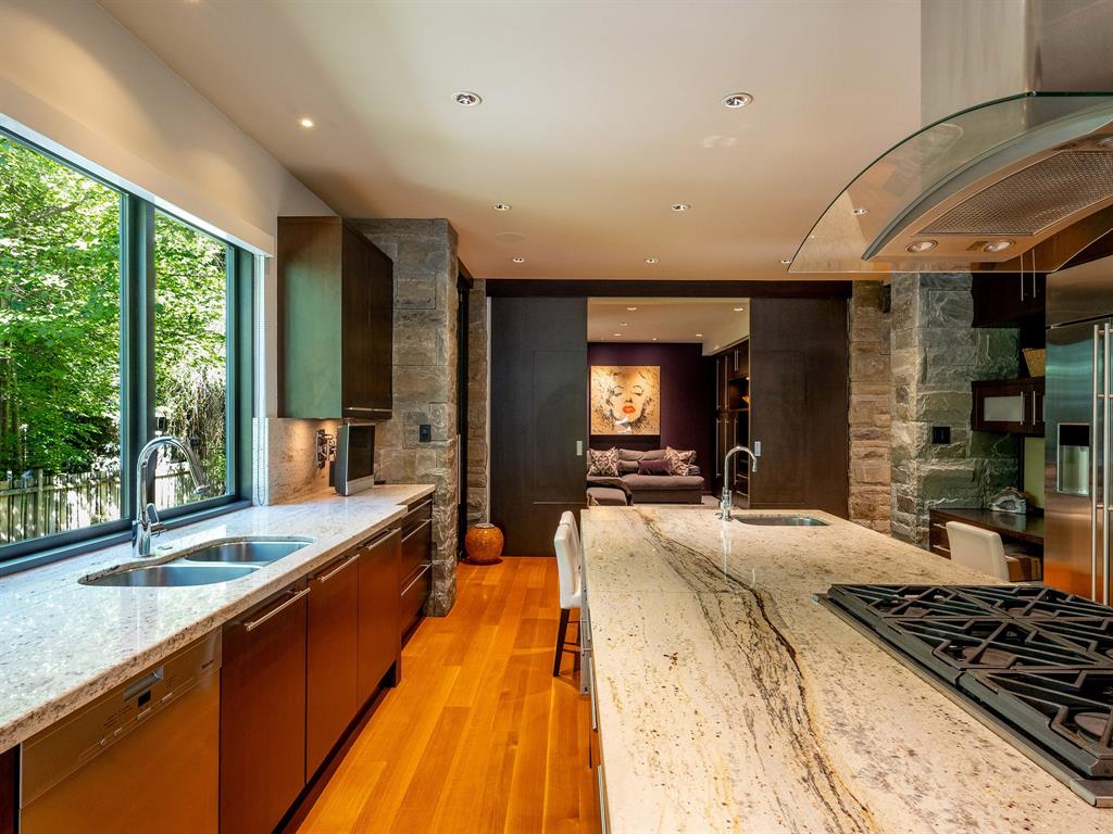 6677 Crabapple Drive