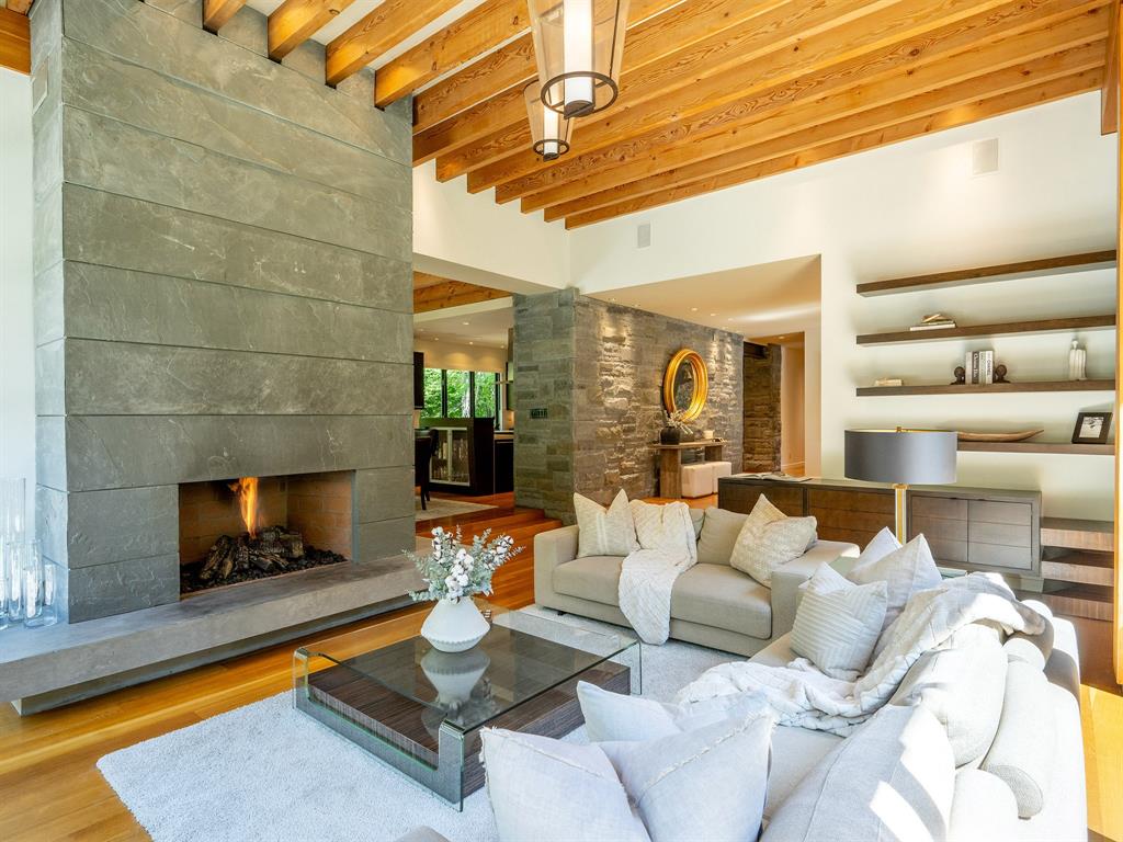 6677 Crabapple Drive