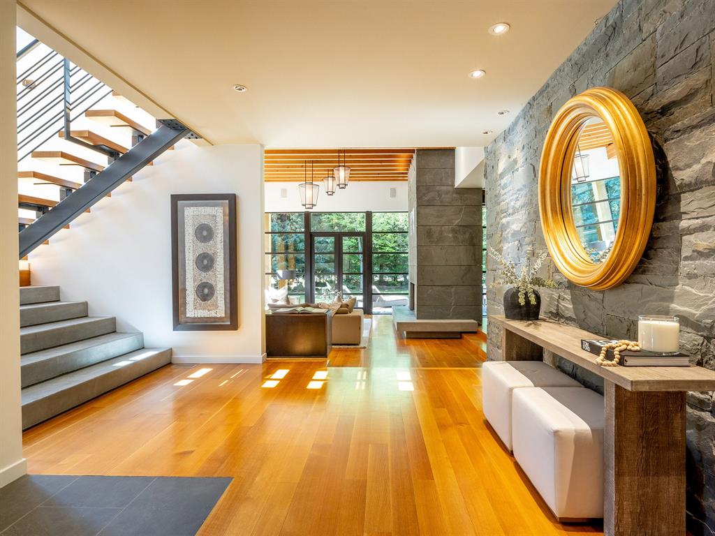 6677 Crabapple Drive