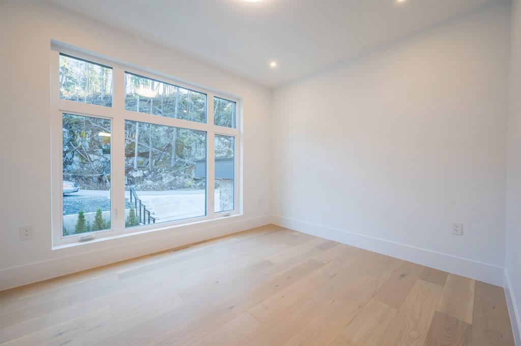 9113 Riverside Drive