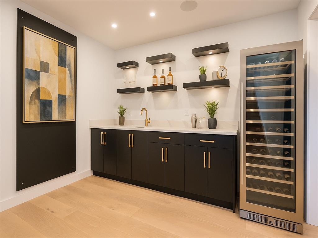 9113 Riverside Drive