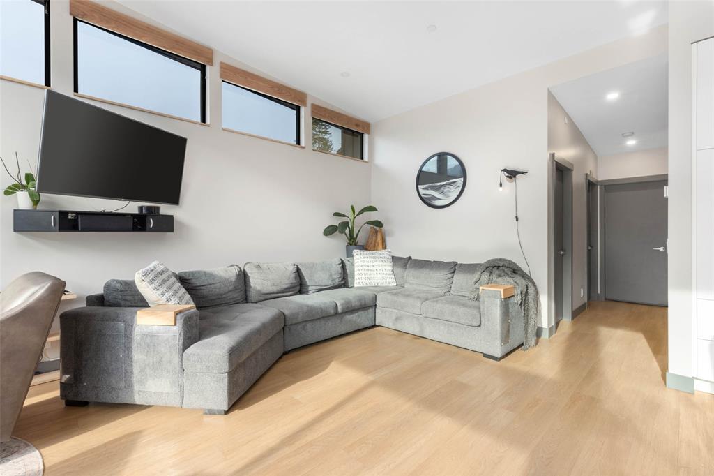 #50 – 4000 Sunstone Way