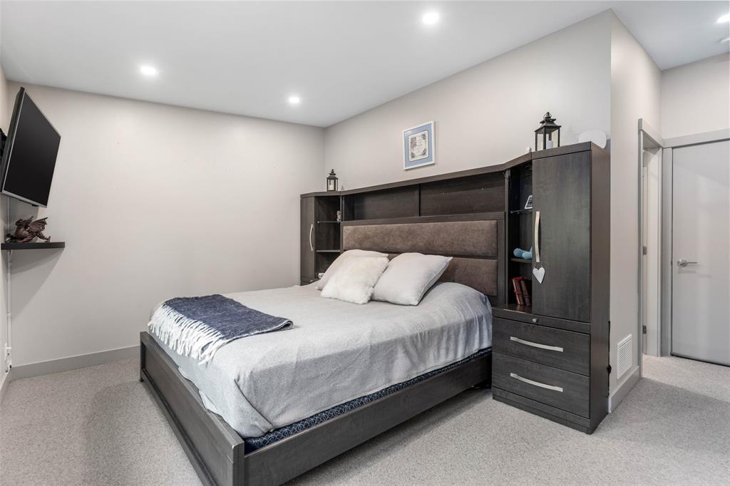 #50 – 4000 Sunstone Way