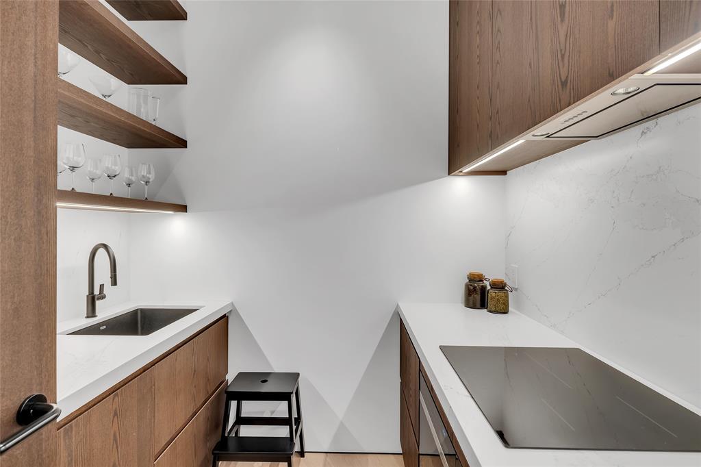 3565 Falcon Crescent