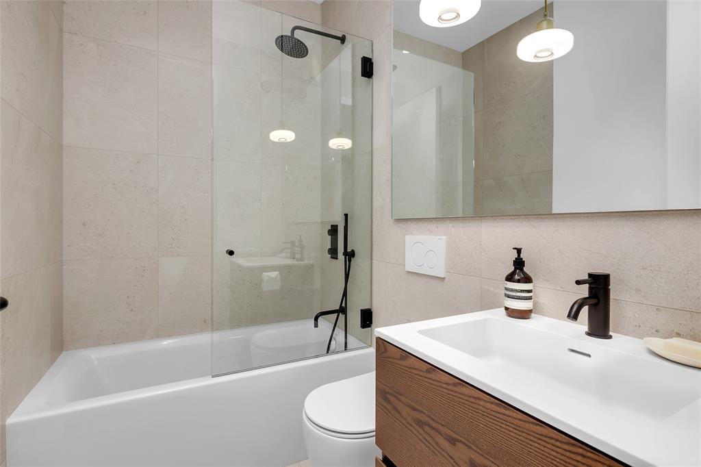 3565 Falcon Crescent