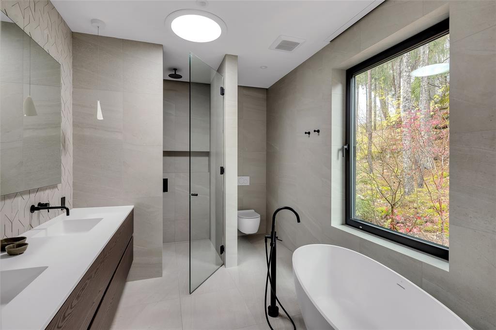 3565 Falcon Crescent