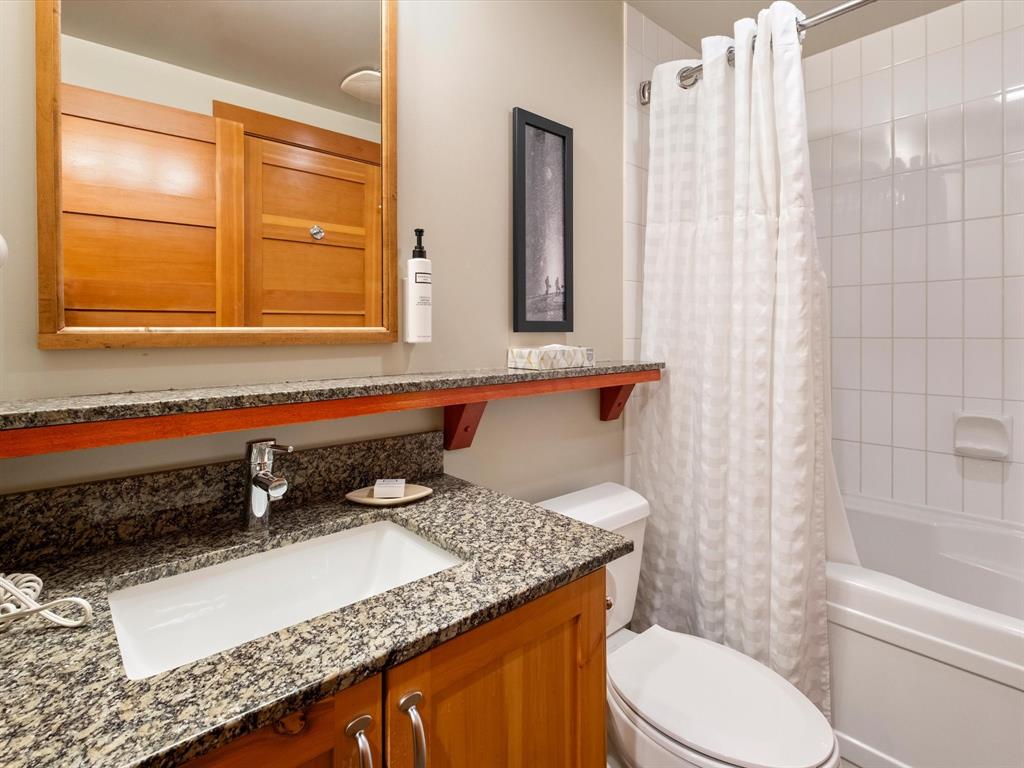 #215C – 2036 London Lane