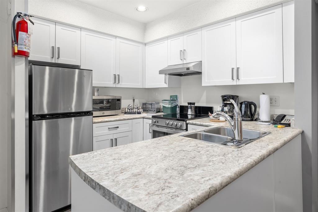 #125 – 2050 Lake Placid Road