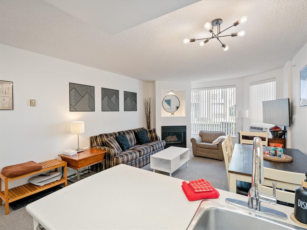 #220 – 4809 Spearhead Drive