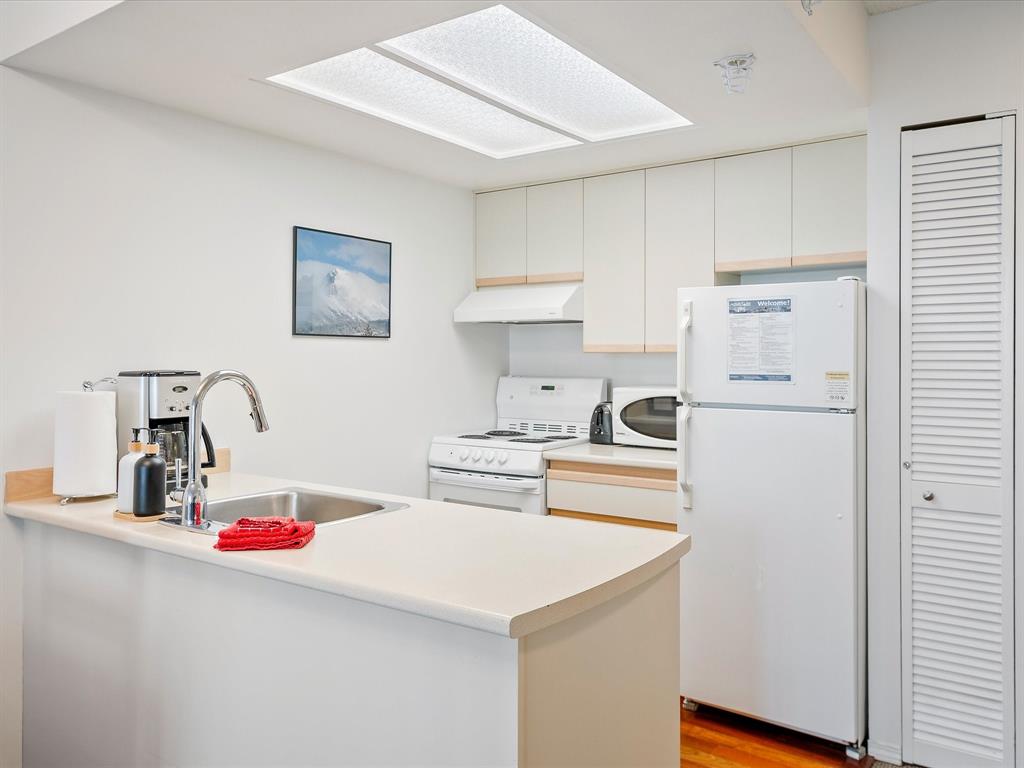 #220 – 4809 Spearhead Drive