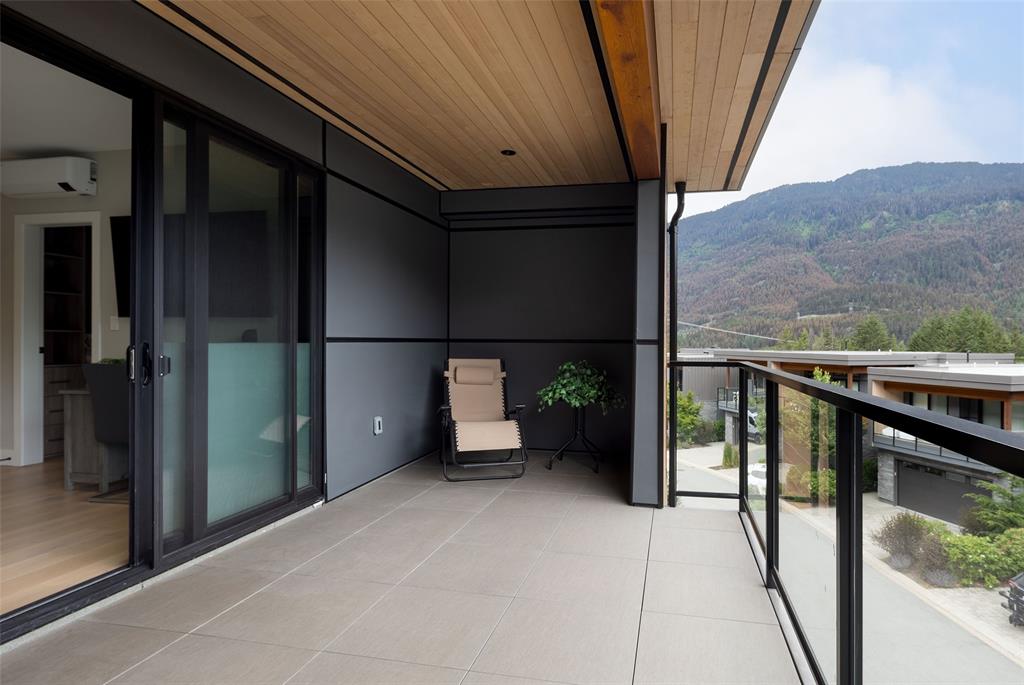 #8 – 1350 Cloudburst Drive