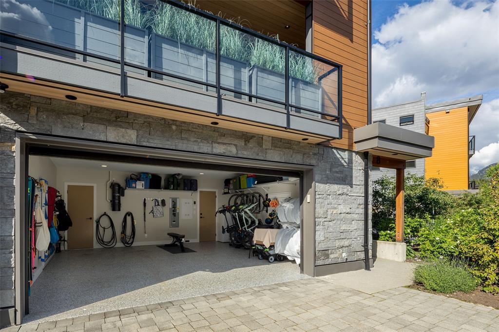 #8 – 1350 Cloudburst Drive