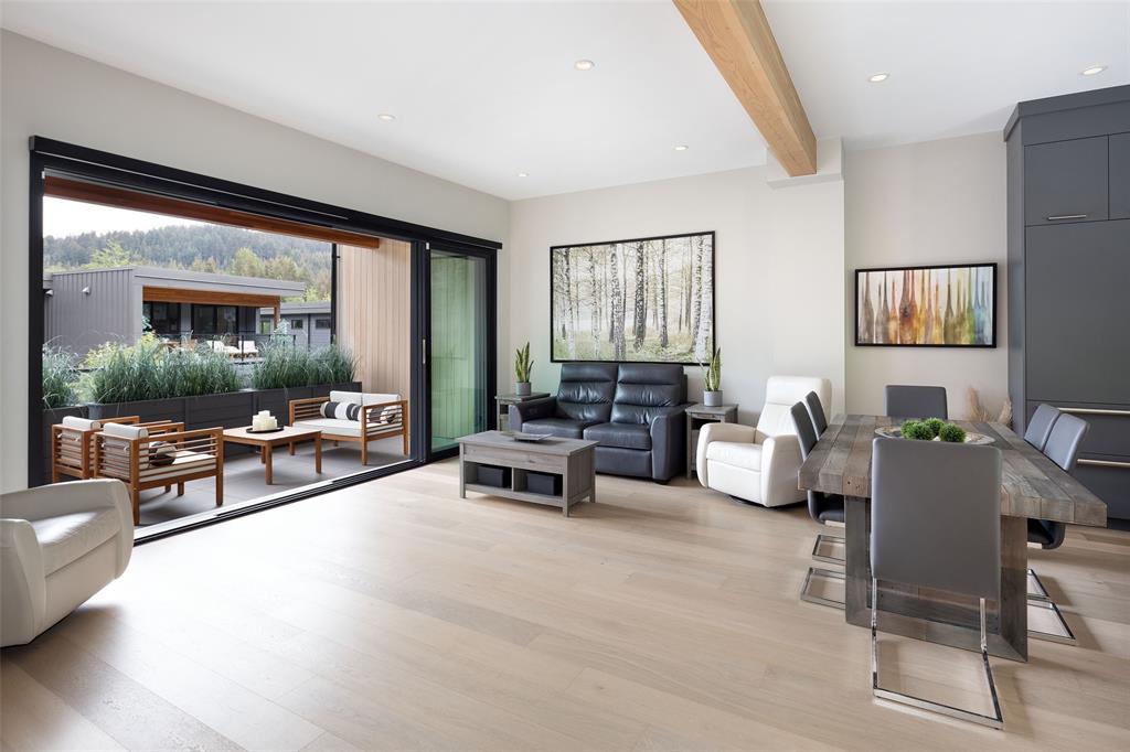 #8 – 1350 Cloudburst Drive