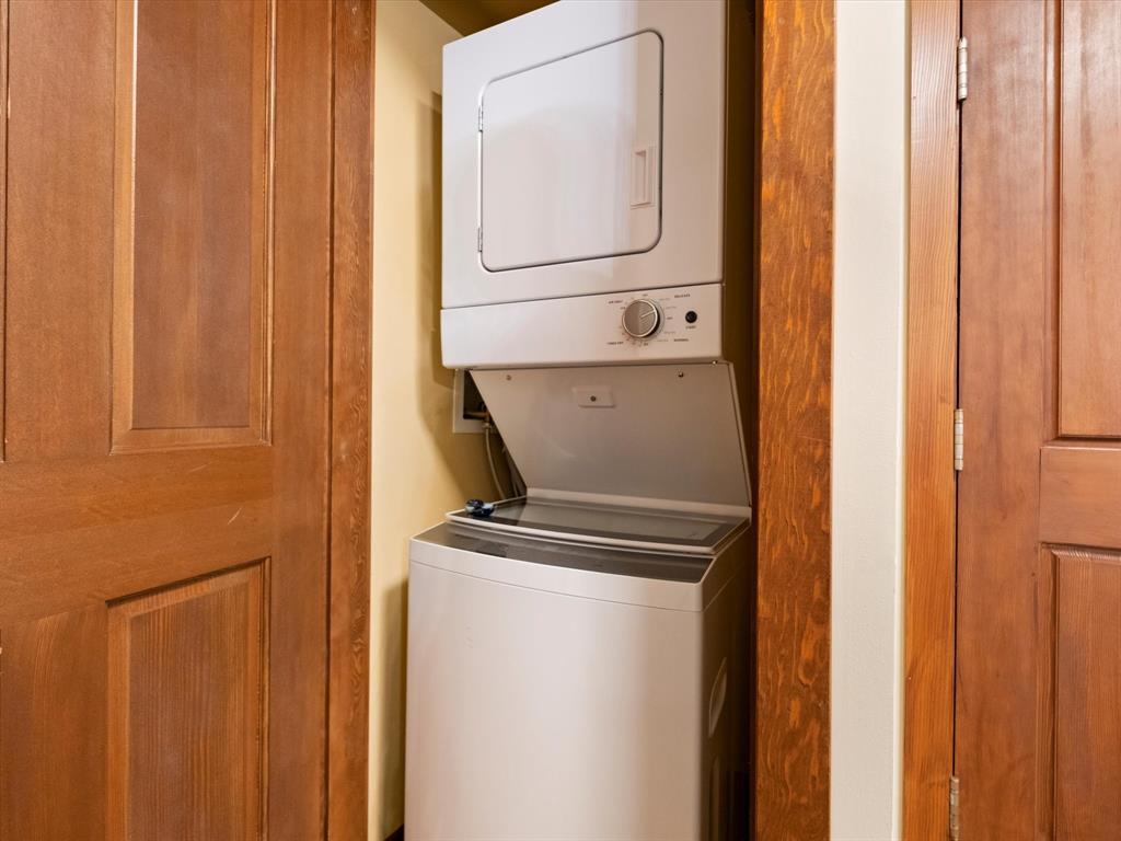 #412G3 – 4653 Blackcomb Way