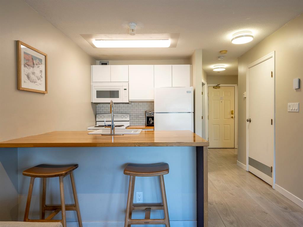 #330 – 4350 Lorimer Road