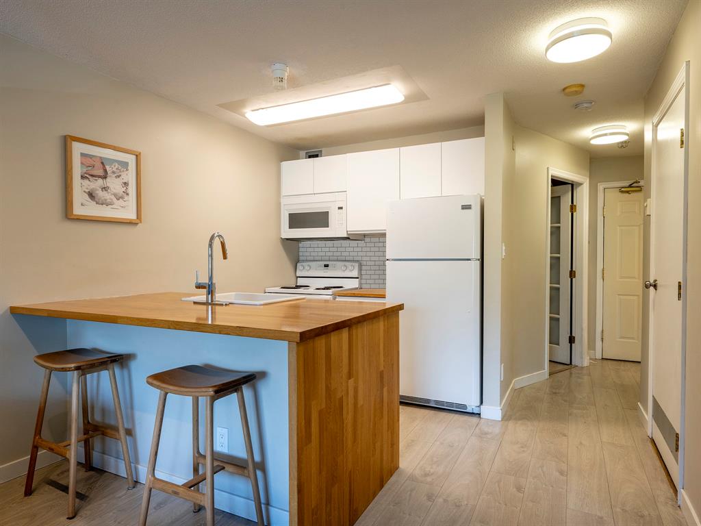 #330 – 4350 Lorimer Road