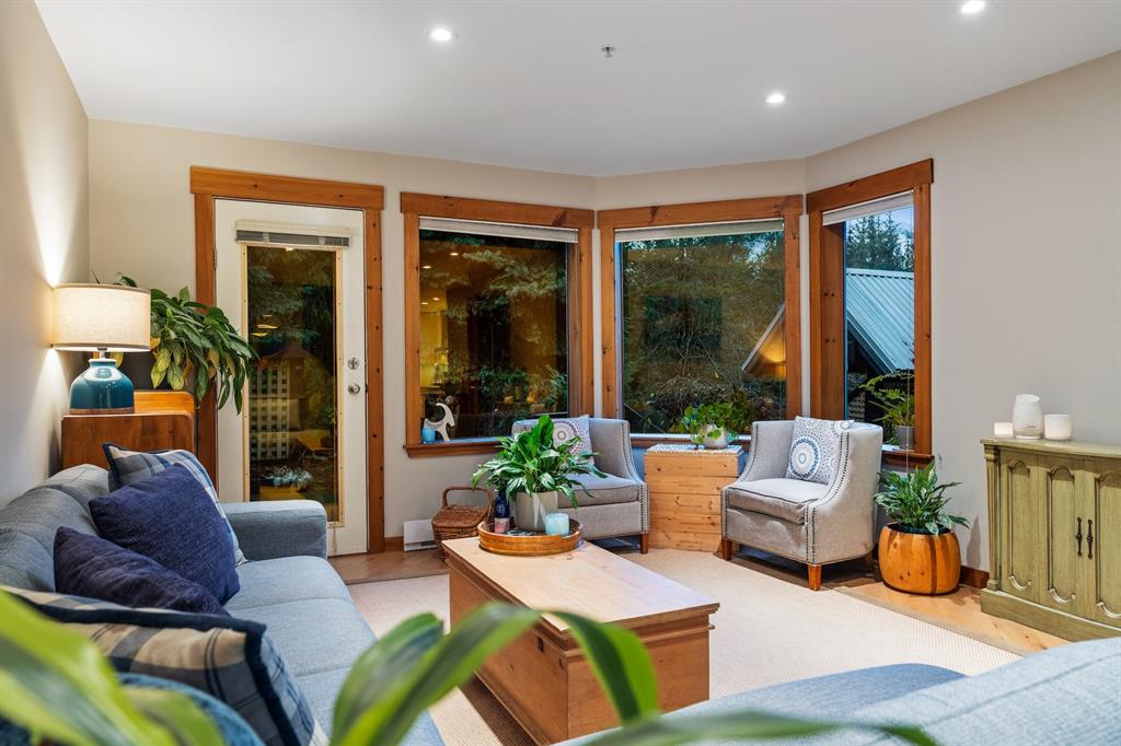 #3 – 4725 Spearhead Drive