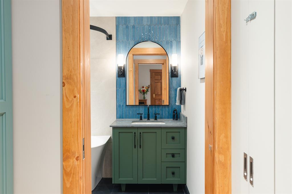 #3 – 4725 Spearhead Drive