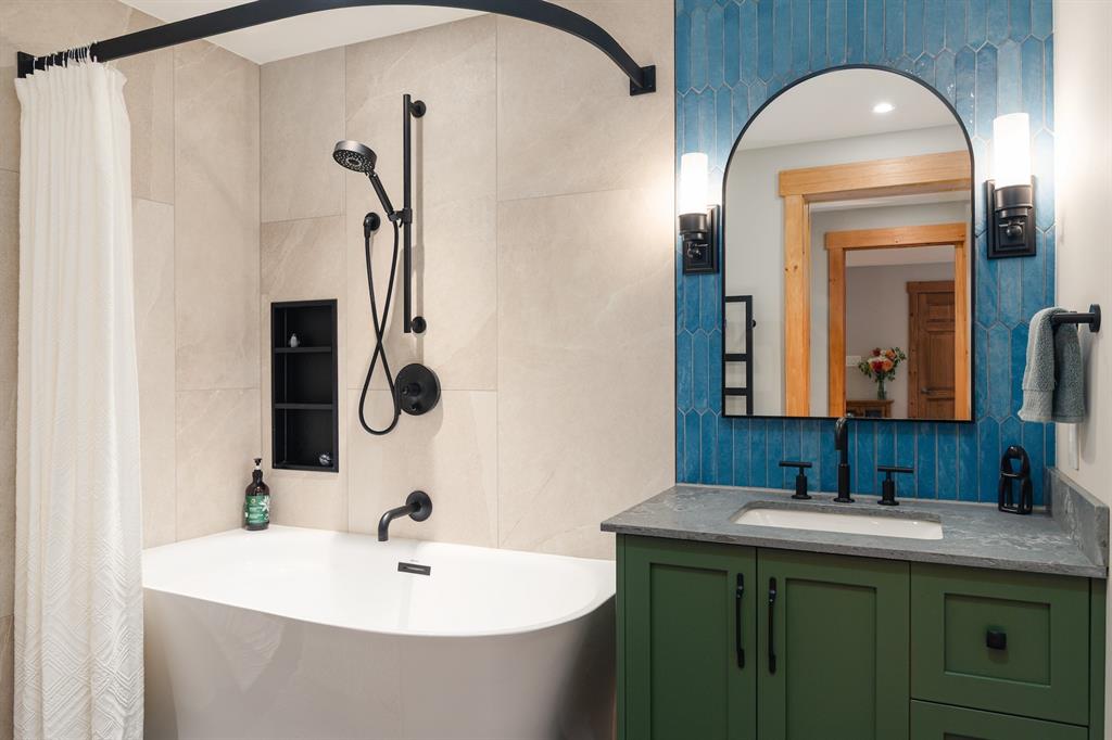 #3 – 4725 Spearhead Drive