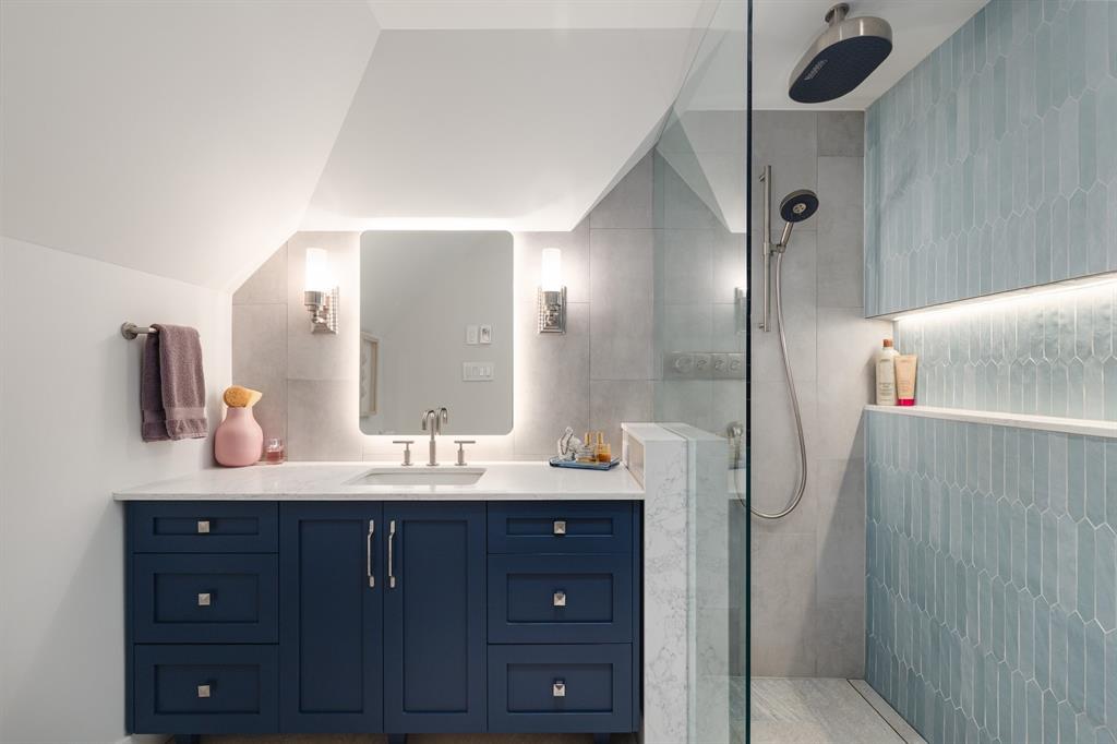 #3 – 4725 Spearhead Drive